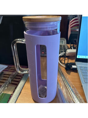 Purple 20oz plastic tumbler with bamboo lid 
Two straws included